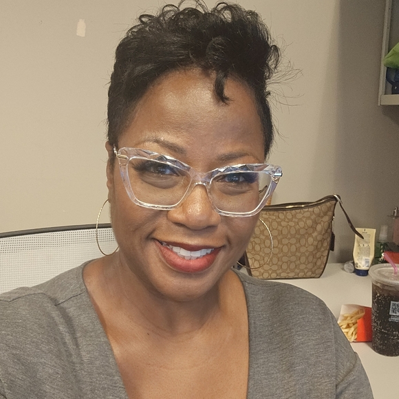 Meet your Posher, Kathy - Picture 2 of 2